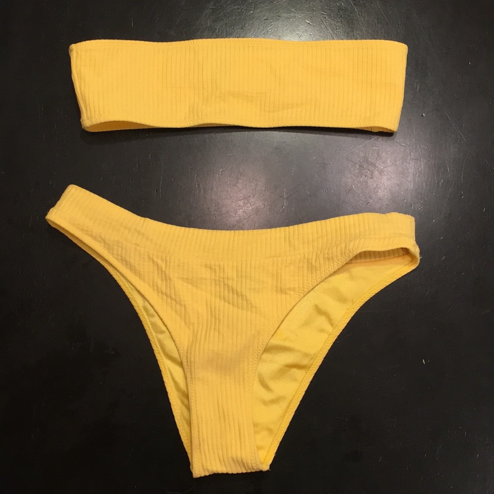 Strapless triangle bathing suit